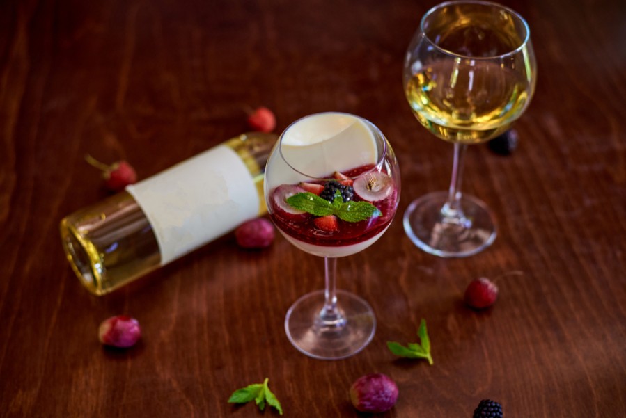 Vin de dessert : rouge ou blanc, que faut-il choisir ?