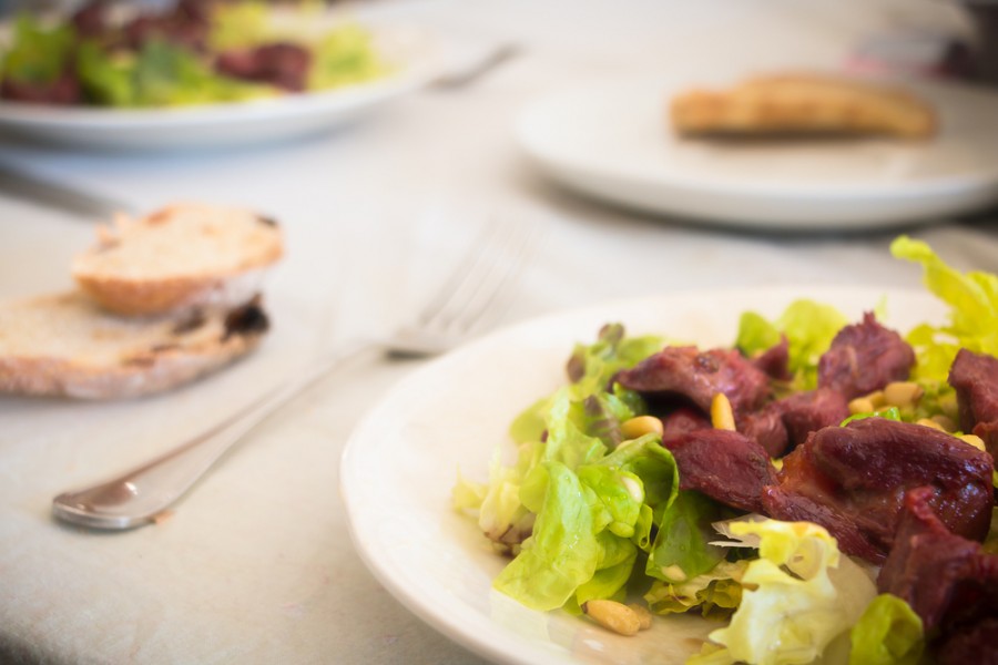 Les accords mets et vins parfaits pour une salade de gésiers