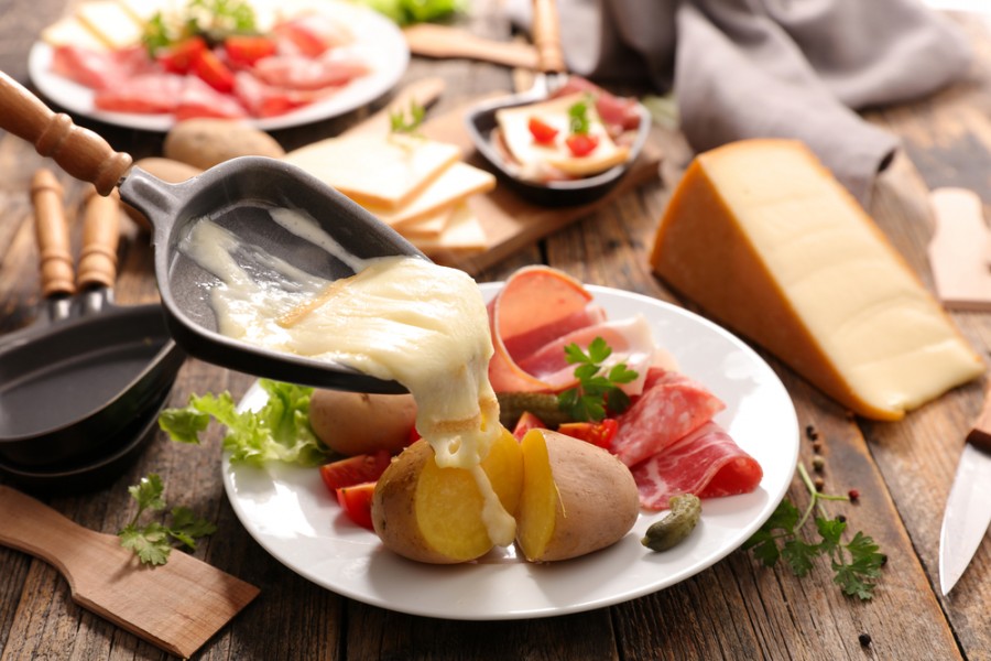 Vin pour raclette : quel vin choisir pour cette recette fromagère ?